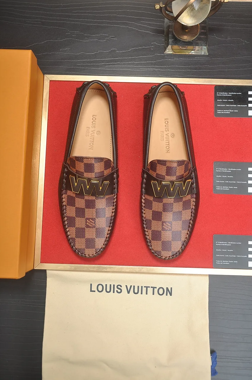 Men's men's shoes 💰420💶 [LV Doudou shoes] (water-dyed cowhide lining) new model is on the market, available on the official website. The new Doudou shoes are processed into single-color materials, and the uppers are made of imported horsehide leather. The body of the shoe is fully hemmed with mark thread, and is lined with imported original cowhide leather. The elegant shoe shape is super suitable for all-matching, and the size is 38-44.